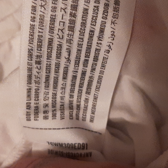 EUC white floral print hollister shorts loose fit ruffle size medium 100%viscose - Picture 4 of 4